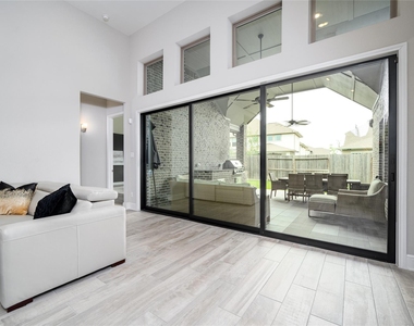 2511 Marble Hill Drive - Photo Thumbnail 9
