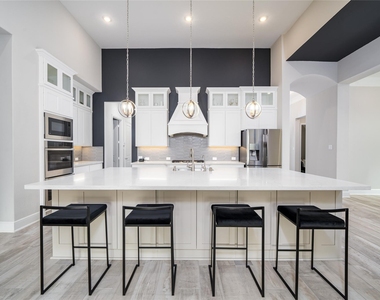 2511 Marble Hill Drive - Photo Thumbnail 7