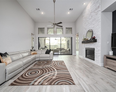 2511 Marble Hill Drive - Photo Thumbnail 10