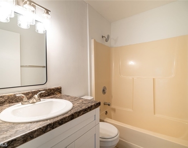 5254 Treetops Drive - Photo Thumbnail 11