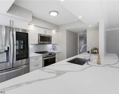 6080 Pelican Bay Boulevard - Photo Thumbnail 12