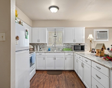 401 E Main Street - Photo Thumbnail 8