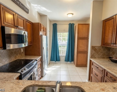 3225 Cypress Glen Way - Photo Thumbnail 9