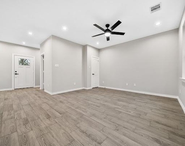 7414 Mount Street - Photo Thumbnail 6