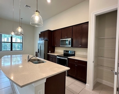 4546 Battlecreek Way - Photo Thumbnail 12