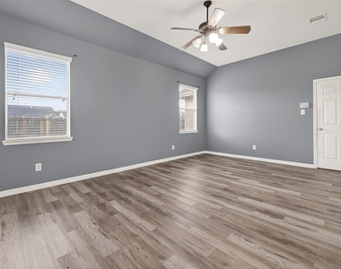 21711 Crest Peak Way - Photo Thumbnail 31