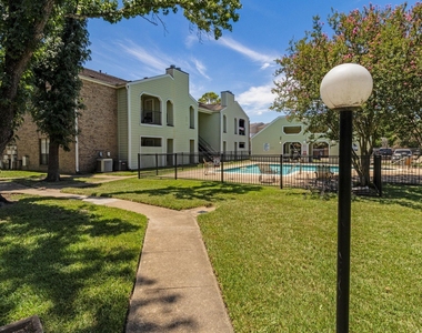 6602 Harbor Town Drive - Photo Thumbnail 18