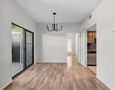 6602 Harbor Town Drive - Photo Thumbnail 5