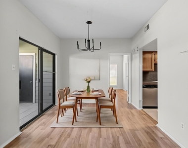 6602 Harbor Town Drive - Photo Thumbnail 4