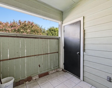 6602 Harbor Town Drive - Photo Thumbnail 16
