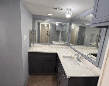 12200 Overbrook Lane - Photo Thumbnail 14
