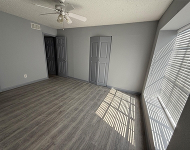 12200 Overbrook Lane - Photo Thumbnail 11