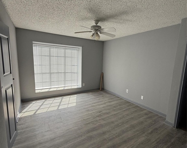 12200 Overbrook Lane - Photo Thumbnail 17
