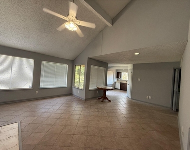 12200 Overbrook Lane - Photo Thumbnail 4