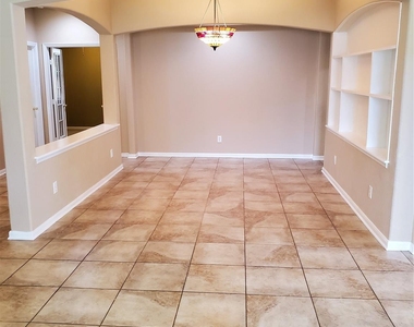 2715 Falling Forest Court - Photo Thumbnail 3