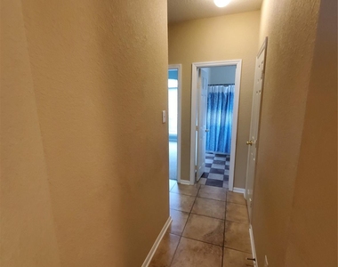 2715 Falling Forest Court - Photo Thumbnail 6