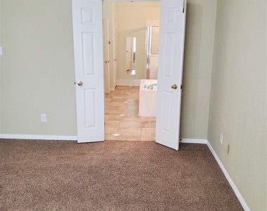 2715 Falling Forest Court - Photo Thumbnail 25