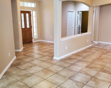 2715 Falling Forest Court - Photo Thumbnail 14