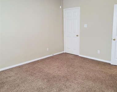 2715 Falling Forest Court - Photo Thumbnail 23
