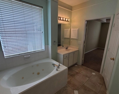 2715 Falling Forest Court - Photo Thumbnail 30