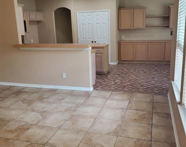 2715 Falling Forest Court - Photo Thumbnail 18
