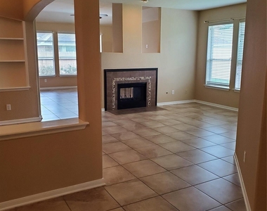 2715 Falling Forest Court - Photo Thumbnail 5