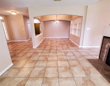 2715 Falling Forest Court - Photo Thumbnail 12