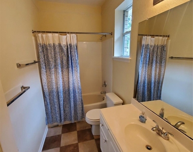 2715 Falling Forest Court - Photo Thumbnail 9
