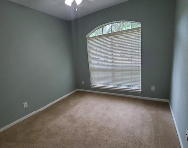 2715 Falling Forest Court - Photo Thumbnail 10