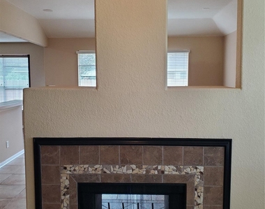 2715 Falling Forest Court - Photo Thumbnail 15