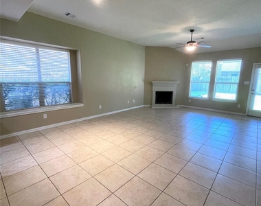 20815 N Blue Hyacinth Drive - Photo Thumbnail 9