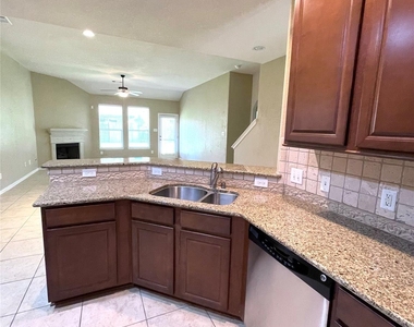 20815 N Blue Hyacinth Drive - Photo Thumbnail 7