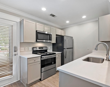 1725 Harvey Mitchell Parkway S - Photo Thumbnail 10