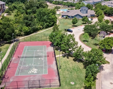 1725 Harvey Mitchell Parkway S - Photo Thumbnail 27