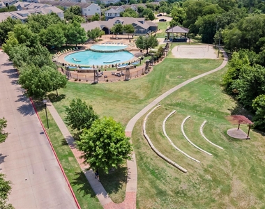 1725 Harvey Mitchell Parkway S - Photo Thumbnail 28