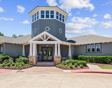 1725 Harvey Mitchell Parkway S - Photo Thumbnail 32