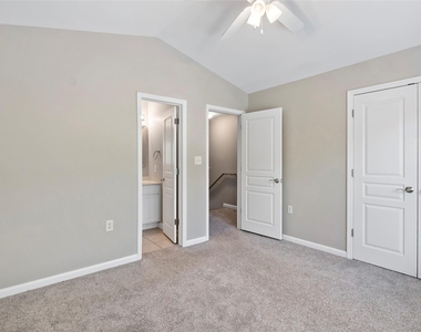 1725 Harvey Mitchell Parkway S - Photo Thumbnail 18
