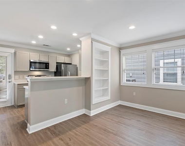 1725 Harvey Mitchell Parkway S - Photo Thumbnail 8