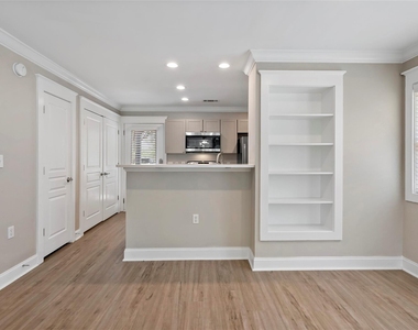 1725 Harvey Mitchell Parkway S - Photo Thumbnail 7