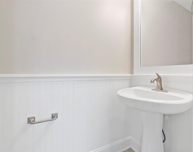 1725 Harvey Mitchell Parkway S - Photo Thumbnail 15