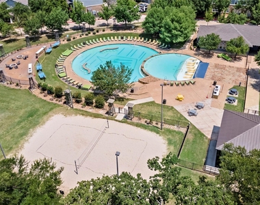 1725 Harvey Mitchell Parkway S - Photo Thumbnail 24