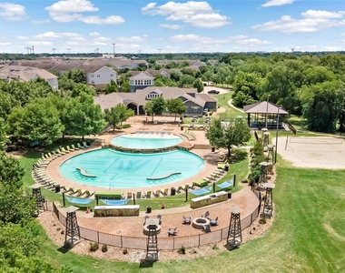 1725 Harvey Mitchell Parkway S - Photo Thumbnail 23