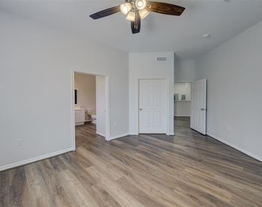 3045 Marina Bay Drive Drive - Photo Thumbnail 15