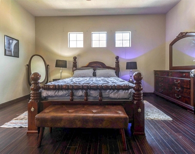 940 Oak Lynn Drive - Photo Thumbnail 10