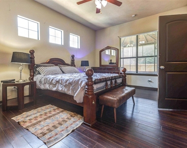 940 Oak Lynn Drive - Photo Thumbnail 11