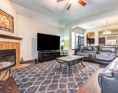940 Oak Lynn Drive - Photo Thumbnail 4