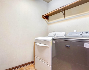 940 Oak Lynn Drive - Photo Thumbnail 9
