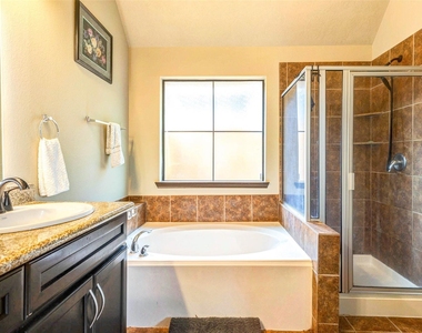 940 Oak Lynn Drive - Photo Thumbnail 13