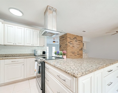 17414 N Yorkglen Drive - Photo Thumbnail 9