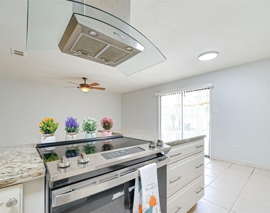 17414 N Yorkglen Drive - Photo Thumbnail 11